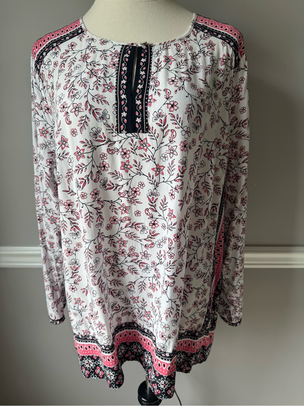 J. Jill White Tunic with Pink Floral Pattern and Black Accents
